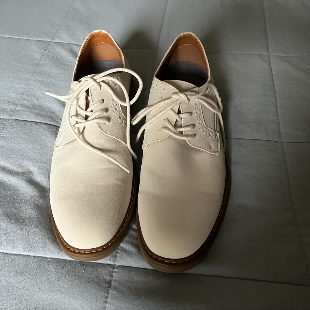 Izod Cream Oxfords with Smooth Finish